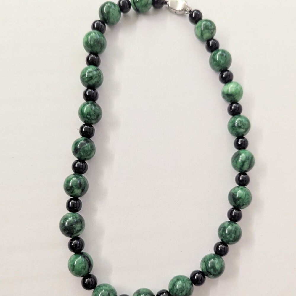 VTG Green Malachite Stone Graduated Beaded Necklace